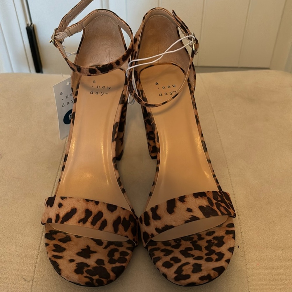 NWT leopard print heels